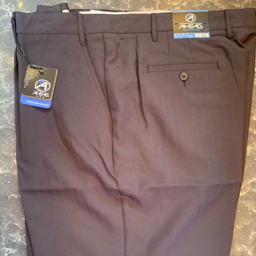 NWT AHEAD Men’s Performance Golf Shorts. Black. Size 42